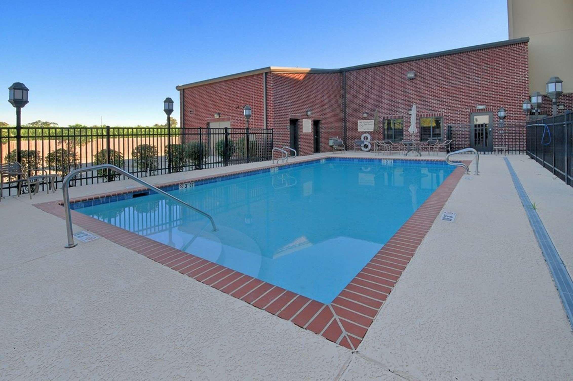 Hampton Inn And Suites New Iberia Exterior photo